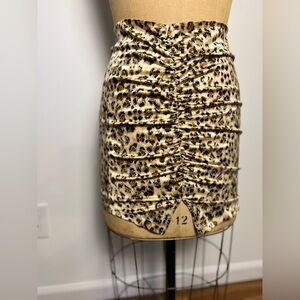 Free People animal
Print skirt size 4 side zip front slit
